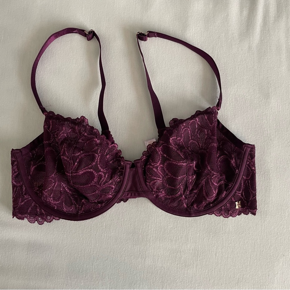 Elegant Lace Underwire Bra in Deep Purple